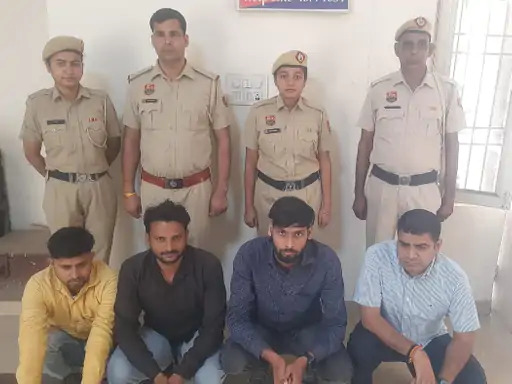 शहर थाना पुलिस की गिरफ्त में जन स्वास्थ्य विभाग के एक्सईएन सहित चारों अधिकारी शहर थाना पुलिस की गिरफ्त में जन स्वास्थ्य विभाग के एक्सईएन सहित चारों अधिकारी