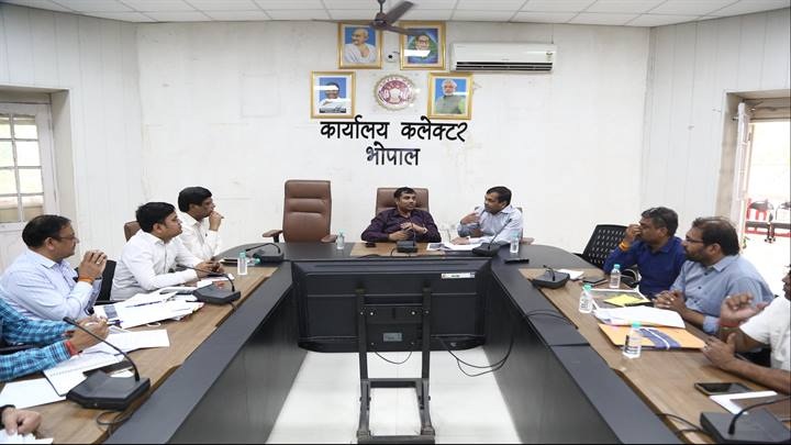 अत्याधुनिक गौशाला निर्माण के संबंध में कलेक्टर ने की समीक्षा अत्याधुनिक गौशाला निर्माण के संबंध में कलेक्टर ने की समीक्षा