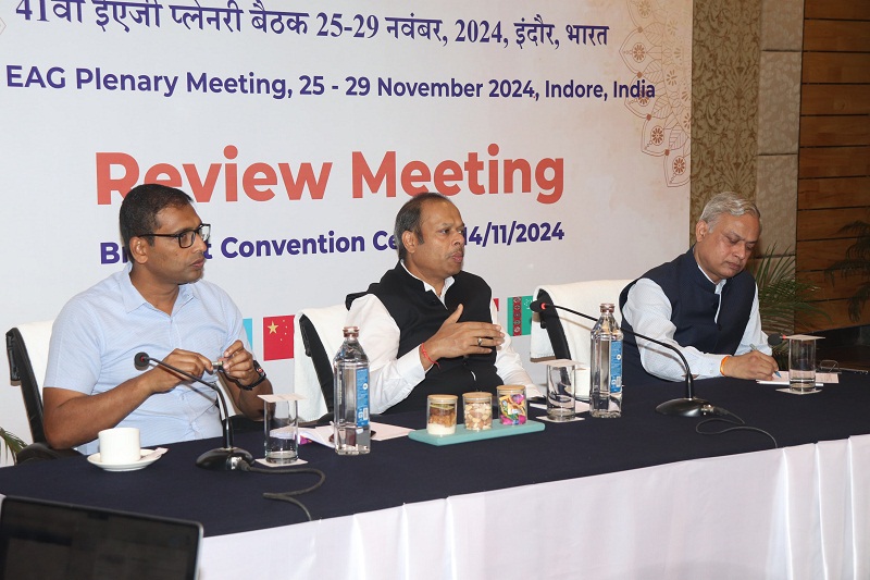 इंदौर में आयोजित ईएजी ग्रुप की 41वीं बैठक की समीक्षा करते हुए केन्द्रीय अतिरिक्त सचिव विवेक अग्रवाल इंदौर में आयोजित ईएजी ग्रुप की 41वीं बैठक की समीक्षा करते हुए केन्द्रीय अतिरिक्त सचिव विवेक अग्रवाल