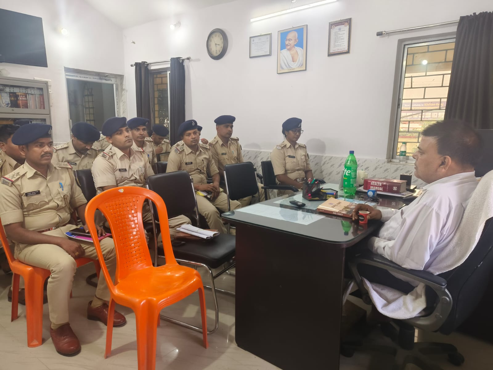 राष्ट्रीय लोक अदालत को सफल बनाए जाने को ले थानाध्यक्षों के साथ बैठक आयोजित राष्ट्रीय लोक अदालत को सफल बनाए जाने को ले थानाध्यक्षों के साथ बैठक आयोजित