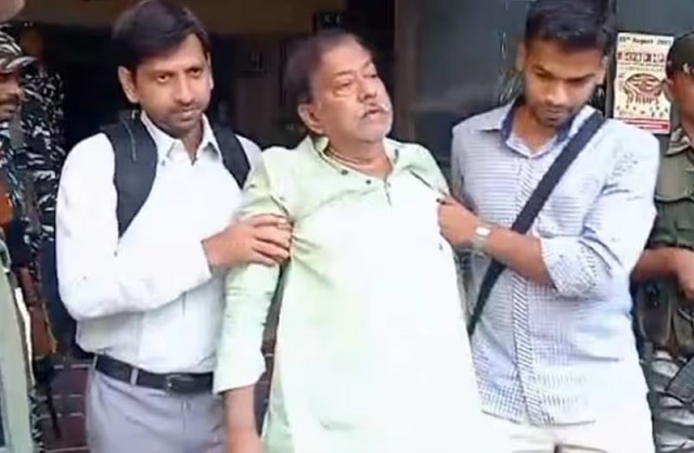 पश्चिम बंगाल के पूर्व खाद्य मंत्री ज्योतिप्रिय मल्लिक पश्चिम बंगाल के पूर्व खाद्य मंत्री ज्योतिप्रिय मल्लिक