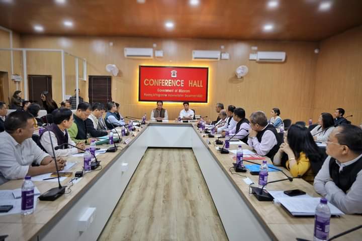 डोनर मंत्री ज्योतिरादित्य सिंधिया अपने तीन दिवसीय पूर्वोत्तर दौरे के दूसरे दिन मिजोरम में एक कार्यक्रम में भाग लेते हुए। डोनर मंत्री ज्योतिरादित्य सिंधिया अपने तीन दिवसीय पूर्वोत्तर दौरे के दूसरे दिन मिजोरम में एक कार्यक्रम में भाग लेते हुए।