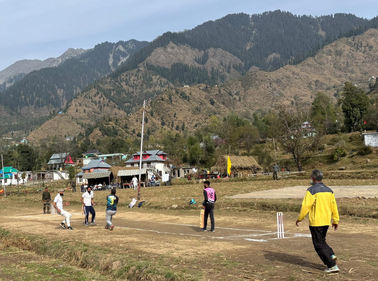 अंतर-ग्राम क्रिकेट टूर्नामेंट में युवाओं ने दिखाया खेल कौशल अंतर-ग्राम क्रिकेट टूर्नामेंट में युवाओं ने दिखाया खेल कौशल