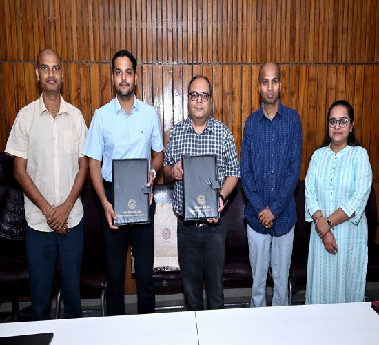 आईआईटी कानपुर एवं ज़ाइनेटिक इलेक्ट्रिक व्हीकल्स चार्जिंग संस्थान के मध्य हुए समझौते का छाया चित्र आईआईटी कानपुर एवं ज़ाइनेटिक इलेक्ट्रिक व्हीकल्स चार्जिंग संस्थान के मध्य हुए समझौते का छाया चित्र