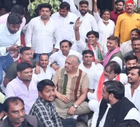 कानपुर: सपा विधायक अमिताभ बाजपेई के खिलाफ दर्ज हुआ आचार संहिता का मुकदमा कानपुर: सपा विधायक अमिताभ बाजपेई के खिलाफ दर्ज हुआ आचार संहिता का मुकदमा