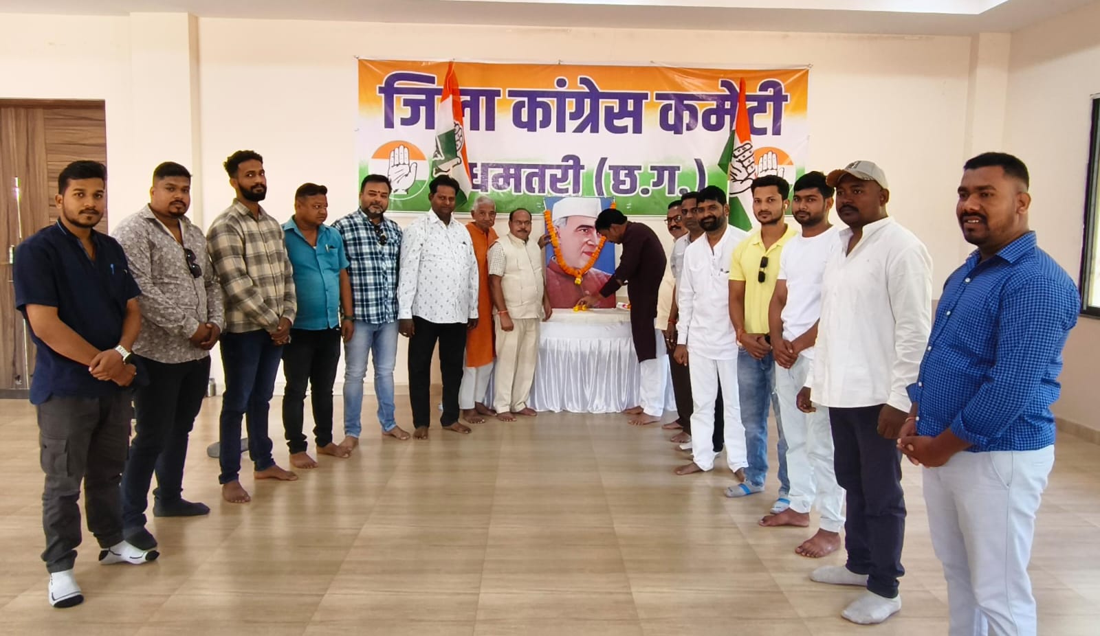 कांग्रेस भवन में देश के प्रथम प्रधानमंत्री पंडित जवाहर लाल नेहरू की जयंती मनाते हुए कांग्रेसी। कांग्रेस भवन में देश के प्रथम प्रधानमंत्री पंडित जवाहर लाल नेहरू की जयंती मनाते हुए कांग्रेसी।