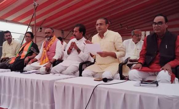 मुख्यमंत्री योगी आदित्यनाथ के जनसभा की तैयारी में बैठक करते भाजपा नेता मुख्यमंत्री योगी आदित्यनाथ के जनसभा की तैयारी में बैठक करते भाजपा नेता