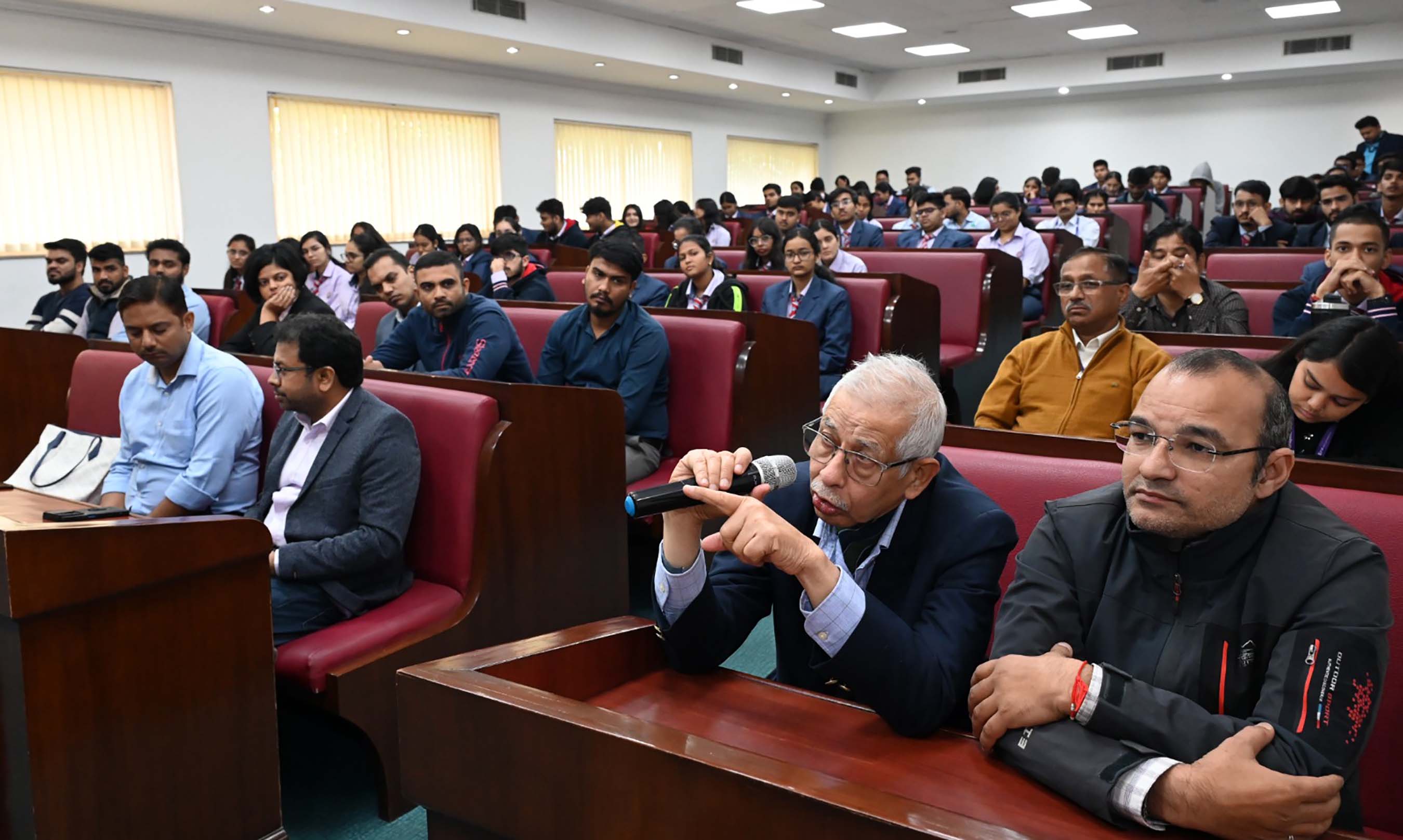 पर्वतीय क्षेत्रों में जल संकट से निपटने के लिए गुरूवार को ग्राफिक एरा डीम्ड यूनिवर्सिटी में आयोजित राष्ट्रीय कार्यशाला। पर्वतीय क्षेत्रों में जल संकट से निपटने के लिए गुरूवार को ग्राफिक एरा डीम्ड यूनिवर्सिटी में आयोजित राष्ट्रीय कार्यशाला।