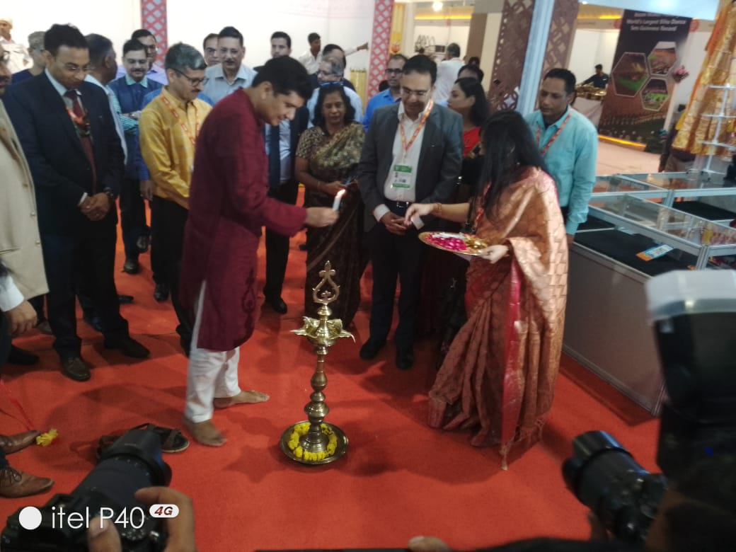 दिल्ली पैविलियन का उद्घाटन करते हुए दिल्ली पैविलियन का उद्घाटन करते हुए