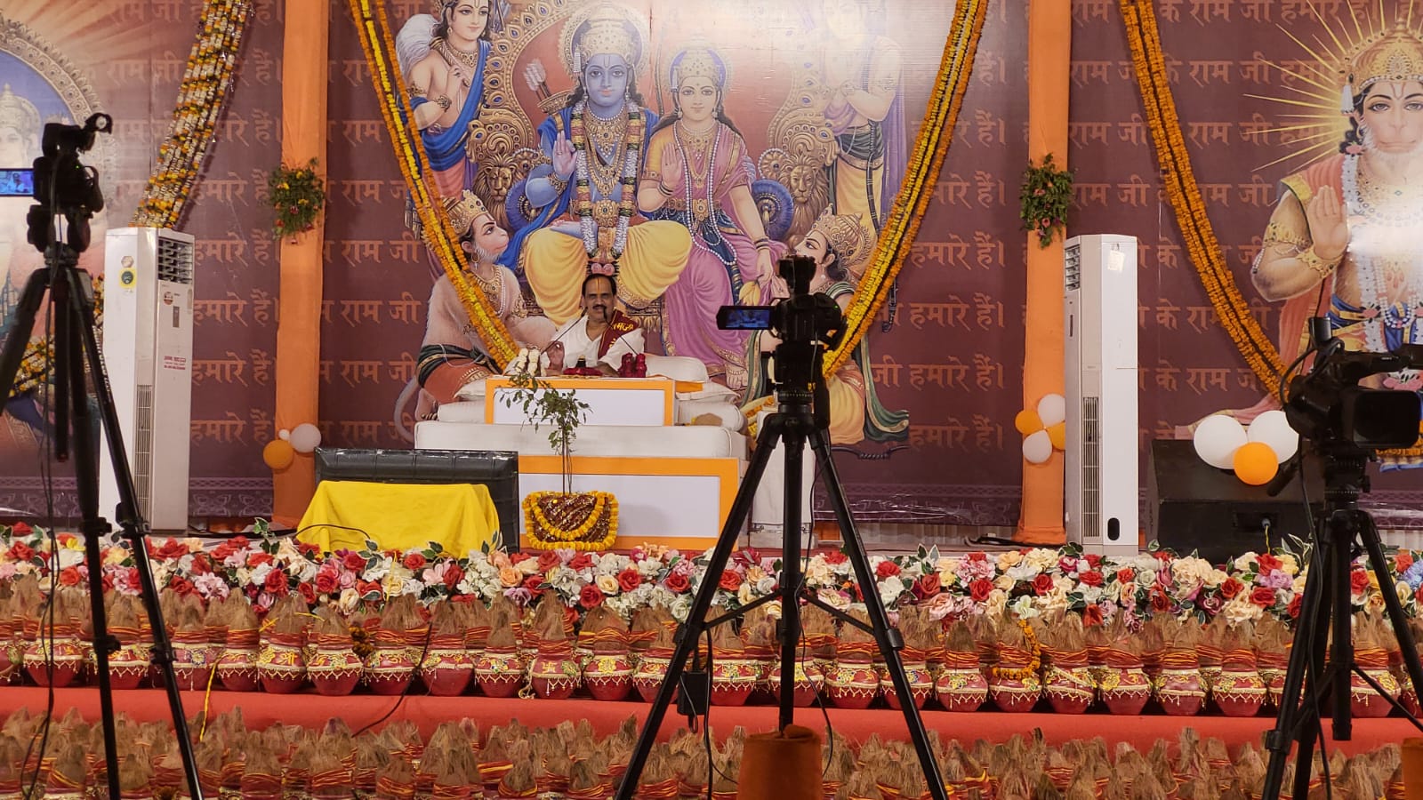 आरक्षण व्यवस्था से भारतीय प्रतिभा का पलायन हो रहा है - पूज्यश्री प्रेमभूषण जी महाराज आरक्षण व्यवस्था से भारतीय प्रतिभा का पलायन हो रहा है - पूज्यश्री प्रेमभूषण जी महाराज