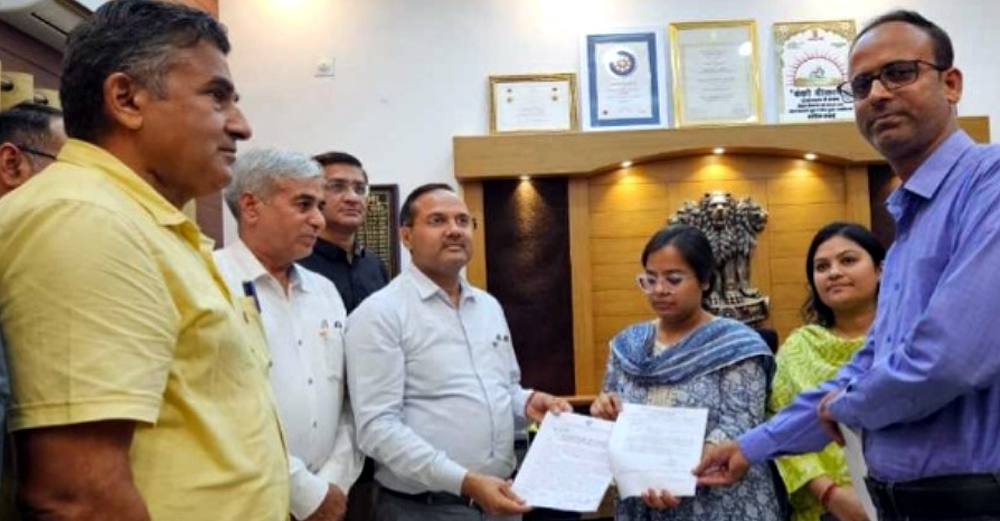 आरएएस अधिकारियाें ने सर्किट हाउस से कलेक्ट्रेट तक पैदल मार्च निकालकर विरोध जताया, पेन डाउन हड़ताल रखी आरएएस अधिकारियाें ने सर्किट हाउस से कलेक्ट्रेट तक पैदल मार्च निकालकर विरोध जताया, पेन डाउन हड़ताल रखी