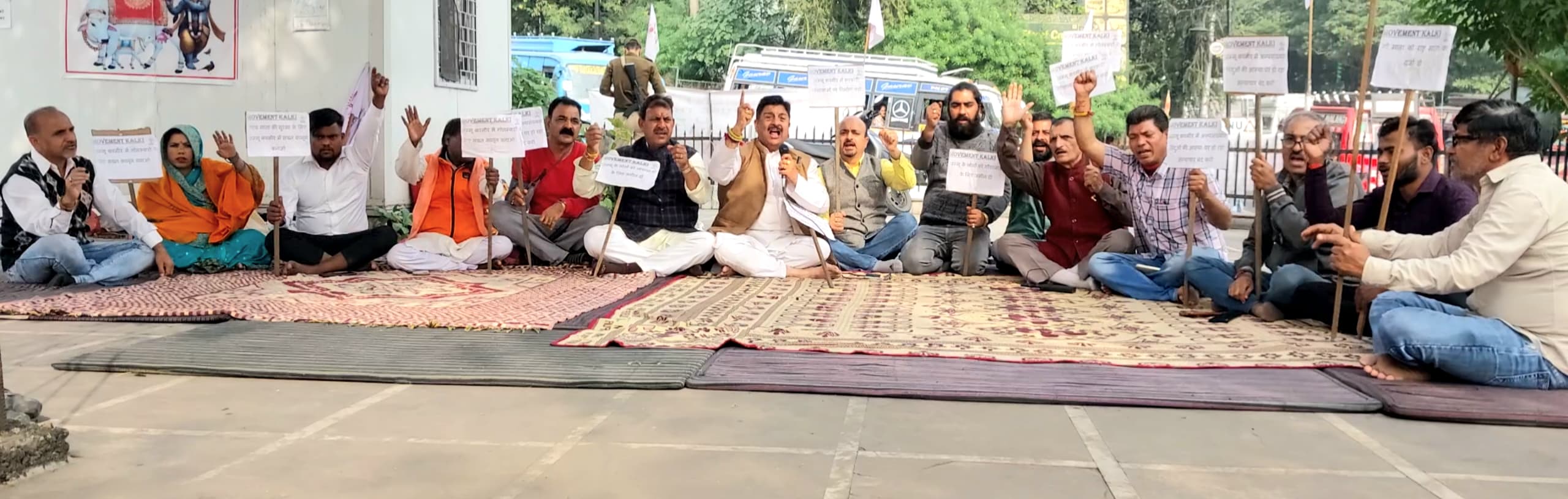 मूवमेंट कल्कि का आंदोलन 25वें दिन भी जारी, गौ बोर्ड और सनातन बोर्ड के गठन की मांग मूवमेंट कल्कि का आंदोलन 25वें दिन भी जारी, गौ बोर्ड और सनातन बोर्ड के गठन की मांग