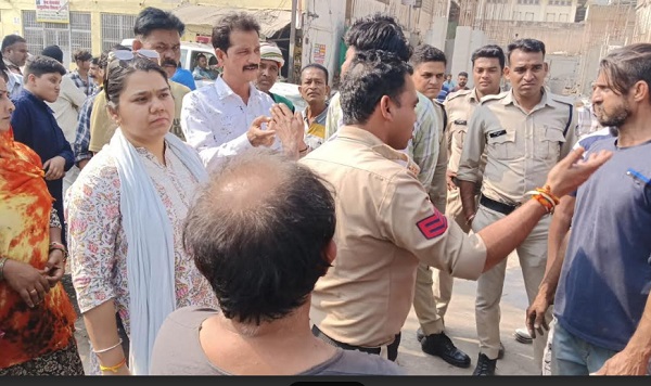 भोपाल: निगम अमले ने बरखेड़ी और जहांगीराबाद से हटाए अतिक्रमण भोपाल: निगम अमले ने बरखेड़ी और जहांगीराबाद से हटाए अतिक्रमण
