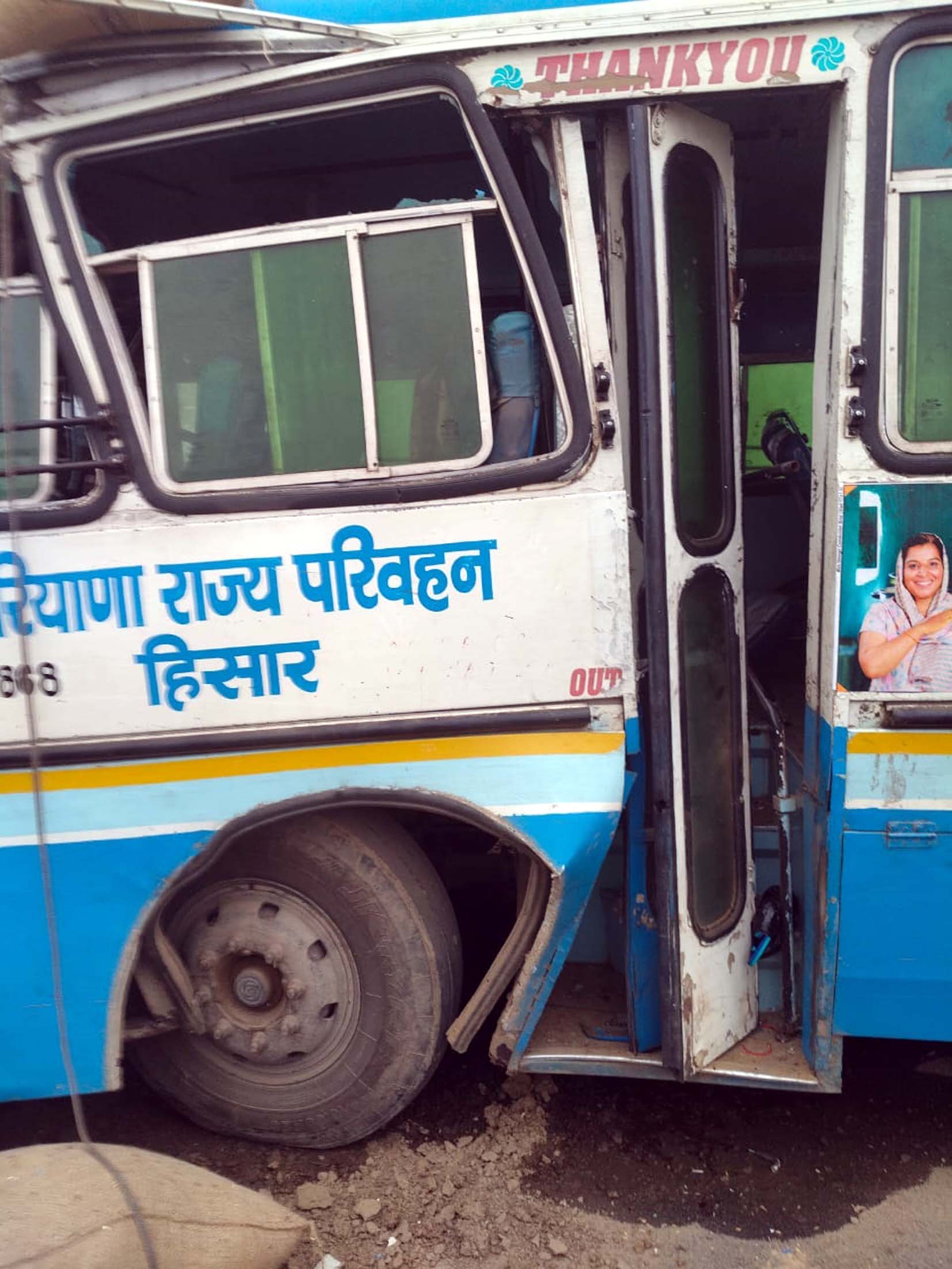 माजरा प्याऊ के पास दोनों वाहनों के बीच हुई टक्कर। माजरा प्याऊ के पास दोनों वाहनों के बीच हुई टक्कर।