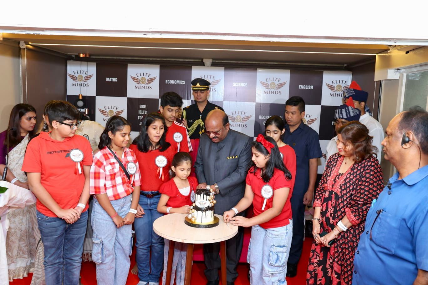 कार्यक्रम में उपस्थित राज्यपाल डॉक्टर सी वी आनंद बोस कार्यक्रम में उपस्थित राज्यपाल डॉक्टर सी वी आनंद बोस