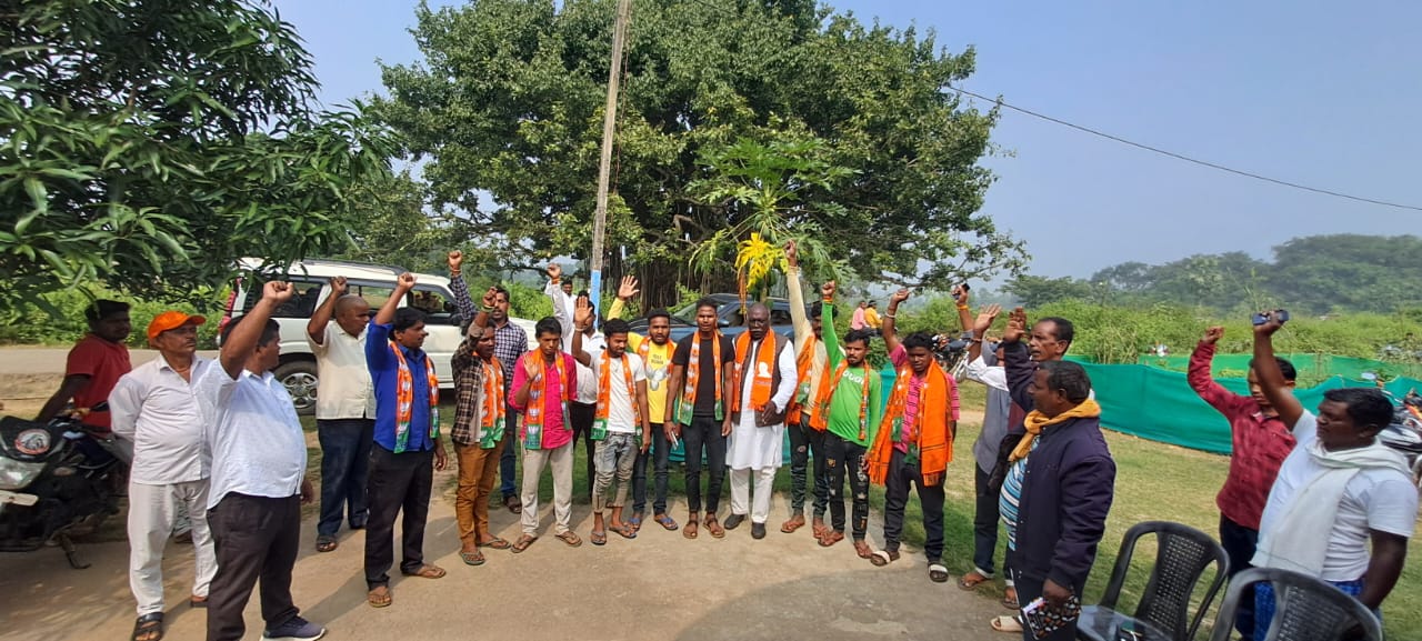 जनसंपर्क अभियान चलाते भाजपा प्रत्याशी जनसंपर्क अभियान चलाते भाजपा प्रत्याशी