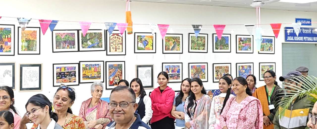 दून पुस्तकालय में बच्चों की चित्रकला प्रदर्शनी की झलक। दून पुस्तकालय में बच्चों की चित्रकला प्रदर्शनी की झलक।