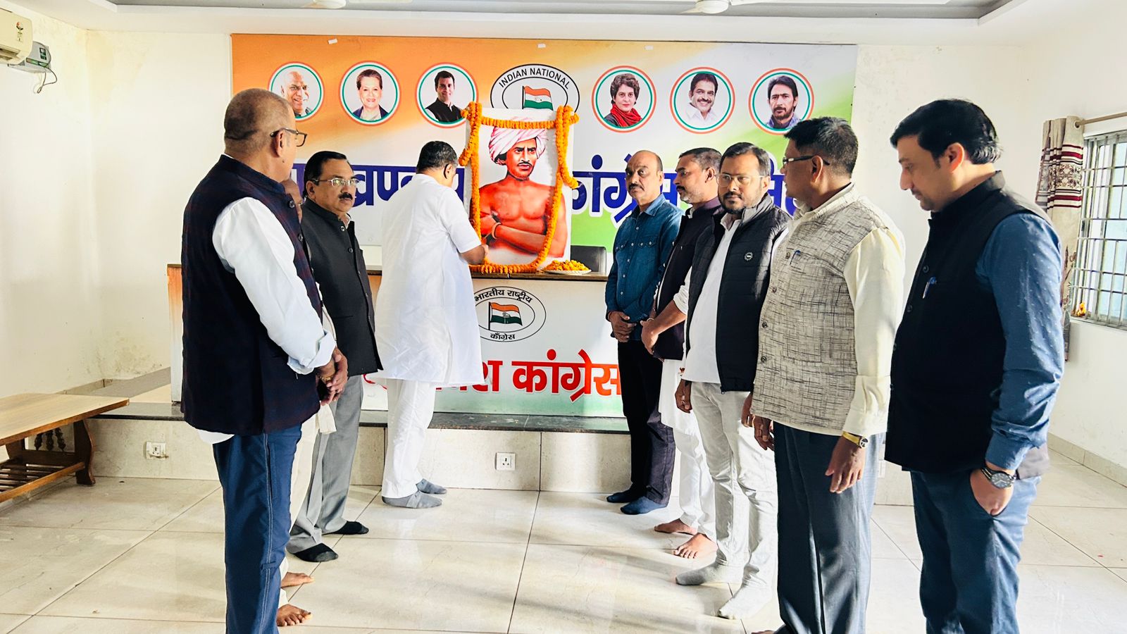 कांग्रेस नेता जयंती मनाते कांग्रेस नेता जयंती मनाते