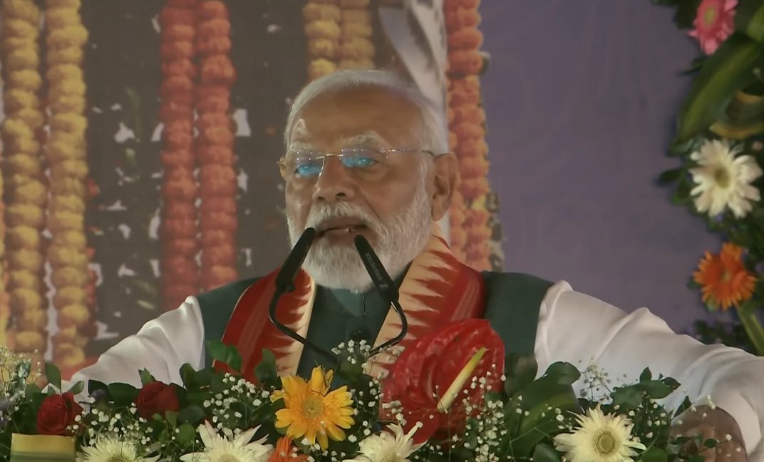 प्रधानमंत्री नरेन्द्र मोदी बिहार के जमुई में जनसभा को संबोधित करते हुए प्रधानमंत्री नरेन्द्र मोदी बिहार के जमुई में जनसभा को संबोधित करते हुए
