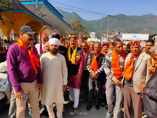 ऐतिहासिक मांडव शीला के पास पहुंची राजदेवता की पालकी एवं जलेब में शामिल विधायक अनिल शर्मा, महापौर विरेंद्र भट्ट व अन्य ऐतिहासिक मांडव शीला के पास पहुंची राजदेवता की पालकी एवं जलेब में शामिल विधायक अनिल शर्मा, महापौर विरेंद्र भट्ट व अन्य