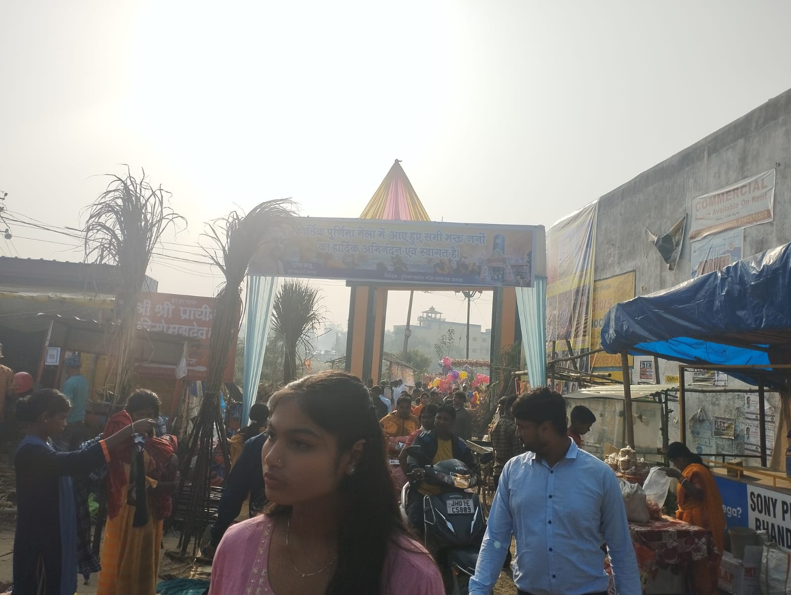 कार्तिक पूर्णिमा पर नामकुम के स्वर्णरेखा नदी में स्नान करते श्रद्वालु कार्तिक पूर्णिमा पर नामकुम के स्वर्णरेखा नदी में स्नान करते श्रद्वालु