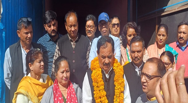 अगस्त्यमुनि में जनसंपर्क करते कांग्रेस दिग्गज नेता डॉ हरक सिंह रावत अगस्त्यमुनि में जनसंपर्क करते कांग्रेस दिग्गज नेता डॉ हरक सिंह रावत