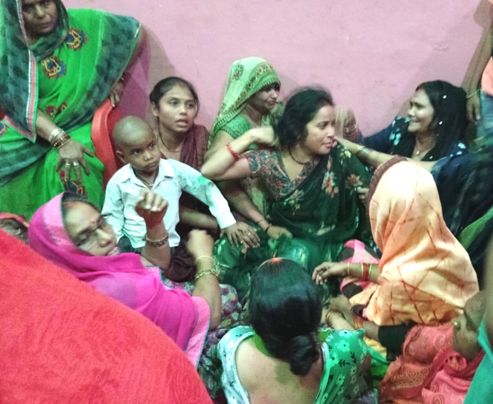 घर के अंदर लूट के इरादे से घुसे बदमाशों ने छात्रा को उतारा मौत के घाट घर के अंदर लूट के इरादे से घुसे बदमाशों ने छात्रा को उतारा मौत के घाट