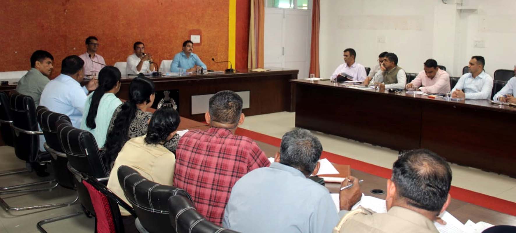 कॉन्फ्रेंस को संबोधित करते पुलिस अधीक्षक शशांक कुमार सावन। कॉन्फ्रेंस को संबोधित करते पुलिस अधीक्षक शशांक कुमार सावन।