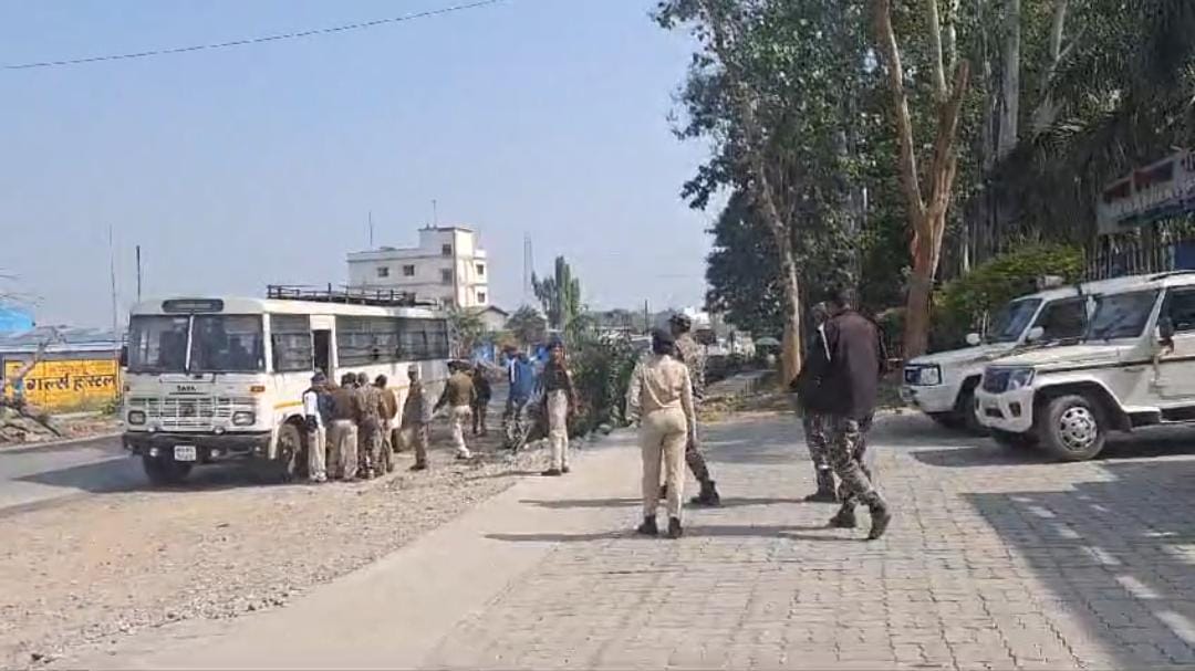 रेड की तस्वीर