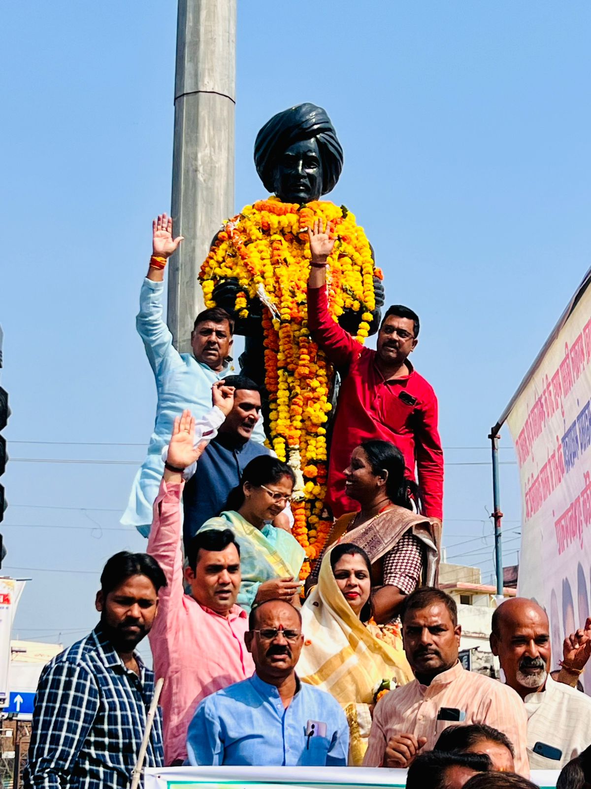 जनजातीय गौरव दिवस पर भगवान विरसा मुंडा को किया याद जनजातीय गौरव दिवस पर भगवान विरसा मुंडा को किया याद