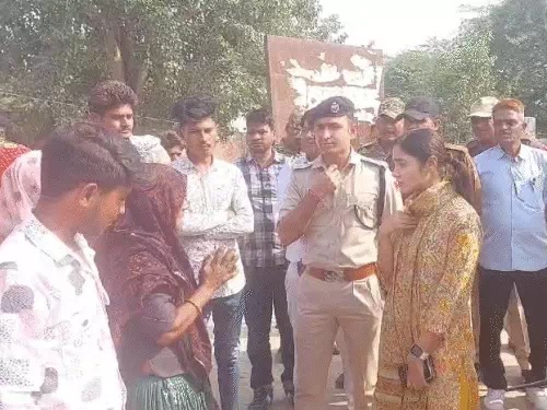 टोंक कलेक्टर डॉ सौम्या झा शुक्रवार समरावता गांव पहुंचीं। उन्होंने लोगों से घटनाक्रम को लेकर जानकारी ली।