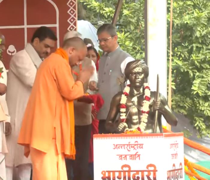 जन भागीदारी उत्सव का शुभारम्भ करते मुख्यमंत्री जन भागीदारी उत्सव का शुभारम्भ करते मुख्यमंत्री