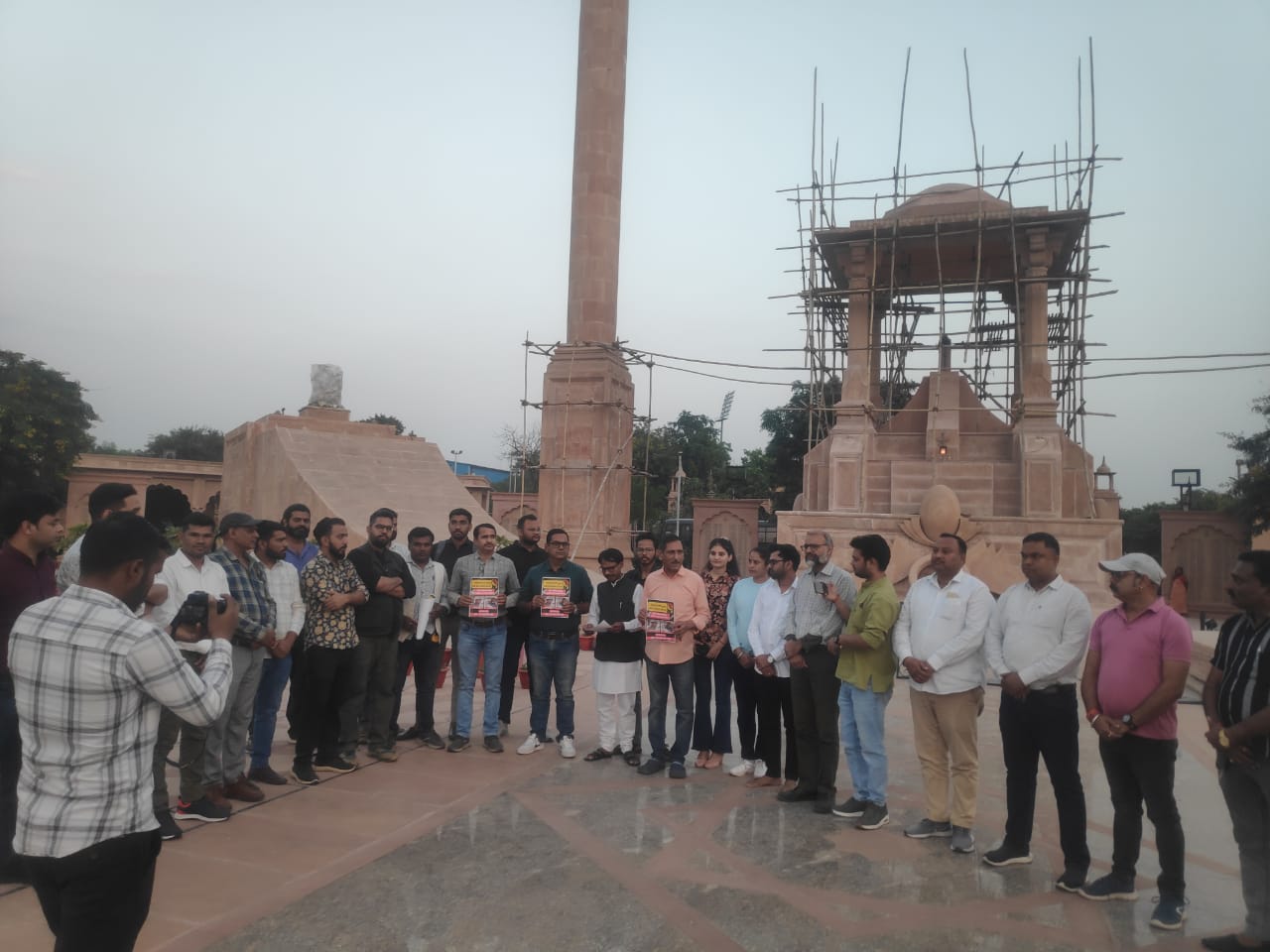 देवली-उनियारा में कवरेज के दौरान पत्रकारों पर हुए हमले से मीडिया कर्मियों में आक्रोश देवली-उनियारा में कवरेज के दौरान पत्रकारों पर हुए हमले से मीडिया कर्मियों में आक्रोश