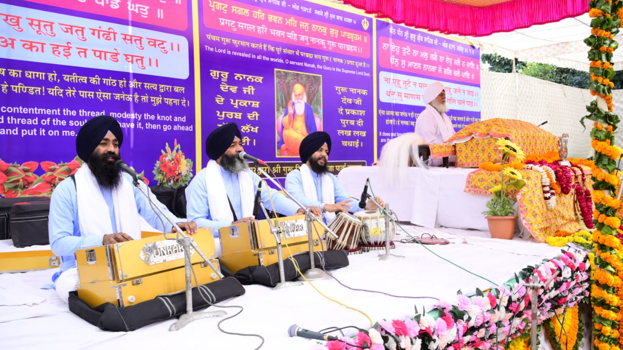 गुरु नानक जयंती हर्षोल्लास से मनाई गुरु नानक जयंती हर्षोल्लास से मनाई