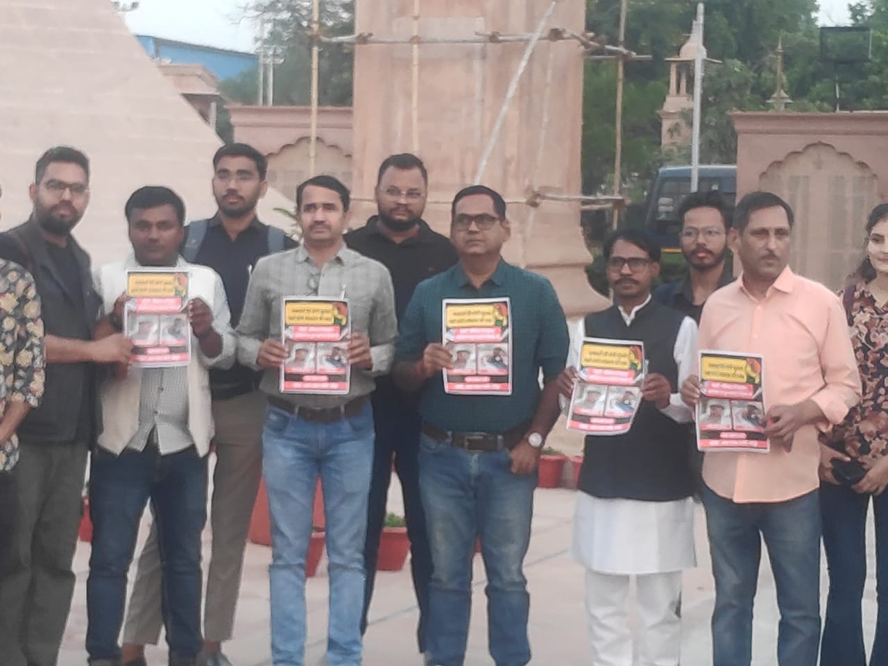 देवली-उनियारा में कवरेज के दौरान पत्रकारों पर हुए हमले से मीडिया कर्मियों में आक्रोश देवली-उनियारा में कवरेज के दौरान पत्रकारों पर हुए हमले से मीडिया कर्मियों में आक्रोश