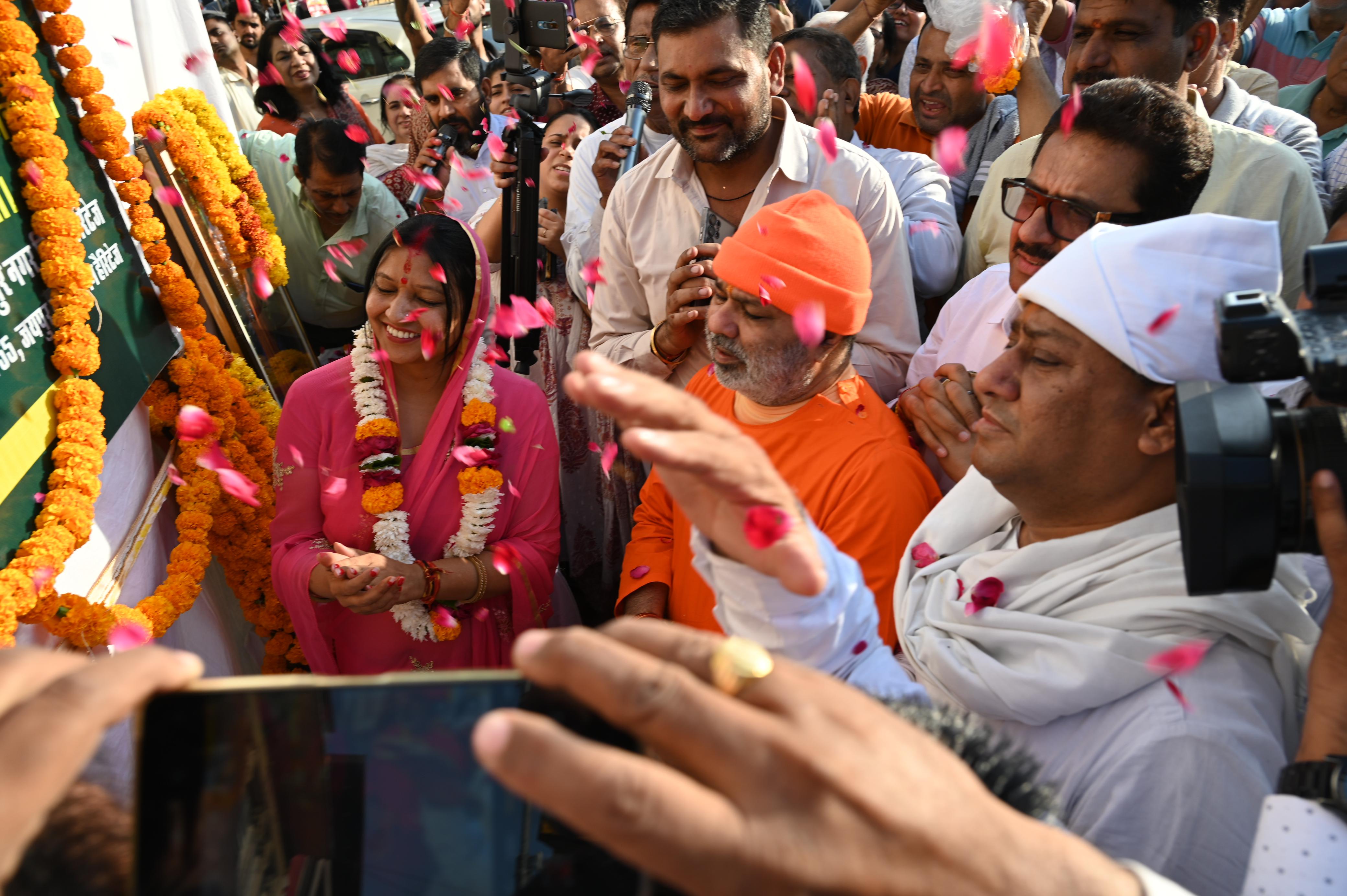 पांच बत्ती से इन्दिरा बाजार तक का रास्ता अब माता लीलावती मार्ग हुआ पांच बत्ती से इन्दिरा बाजार तक का रास्ता अब माता लीलावती मार्ग हुआ