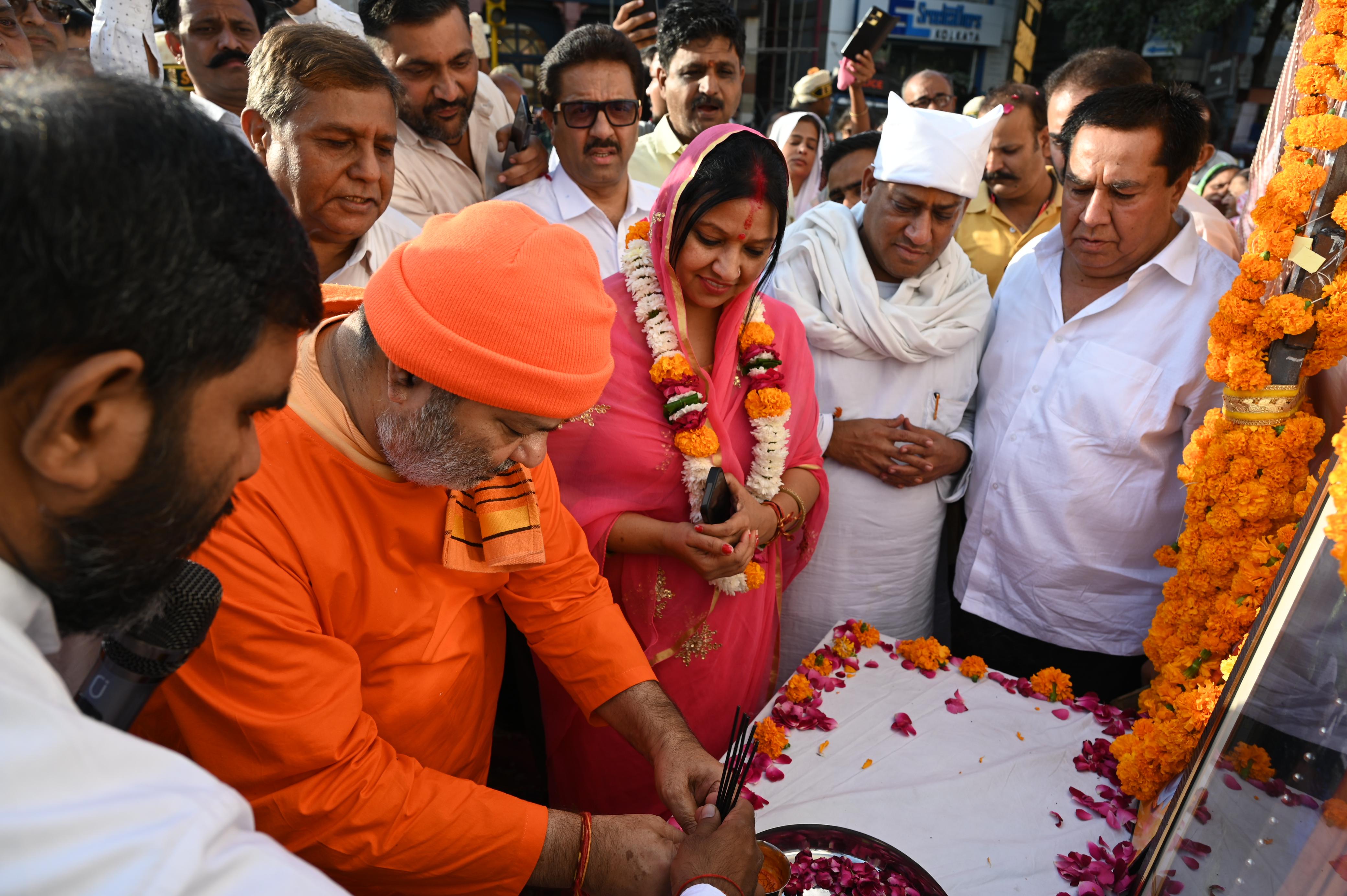 पांच बत्ती से इन्दिरा बाजार तक का रास्ता अब माता लीलावती मार्ग हुआ पांच बत्ती से इन्दिरा बाजार तक का रास्ता अब माता लीलावती मार्ग हुआ