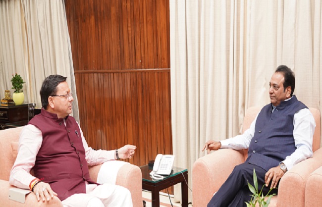 धर्मपुर से विधायक विनोद चमोली शुक्रवार को मुख्यमत्री आवास में मुख्यमंत्री पुष्कर सिंह धामी से शिष्टाचार भेंट करते। धर्मपुर से विधायक विनोद चमोली शुक्रवार को मुख्यमत्री आवास में मुख्यमंत्री पुष्कर सिंह धामी से शिष्टाचार भेंट करते।