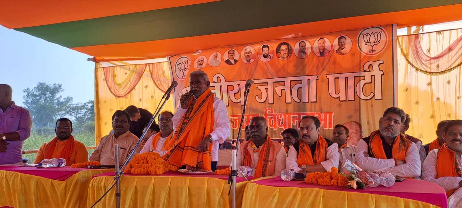 सभा को संबोधित चंपाई सोरेन सभा को संबोधित चंपाई सोरेन