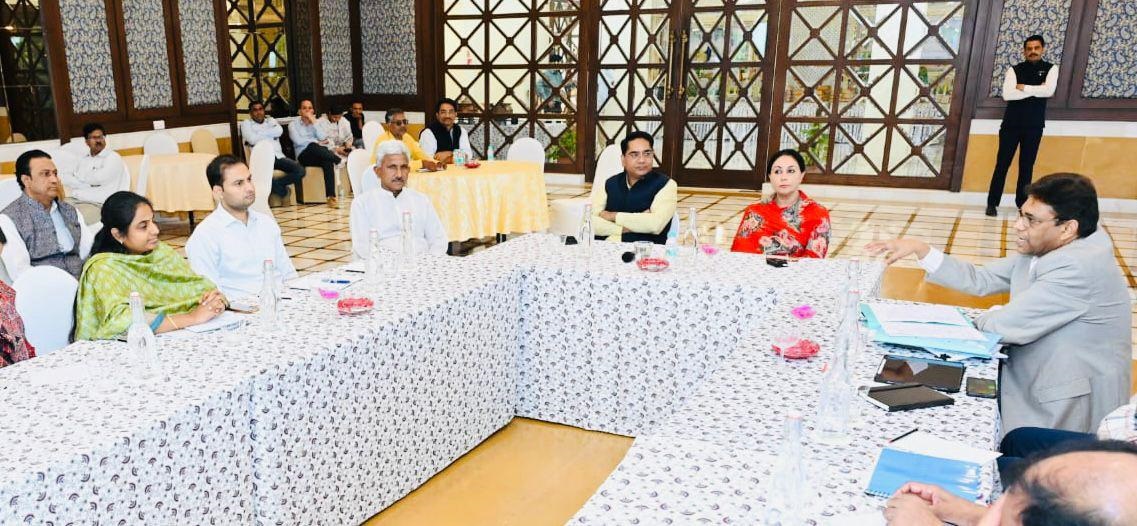 विभिन्न प्रस्तावों पर विचार विमर्श बैठक। विभिन्न प्रस्तावों पर विचार विमर्श बैठक।