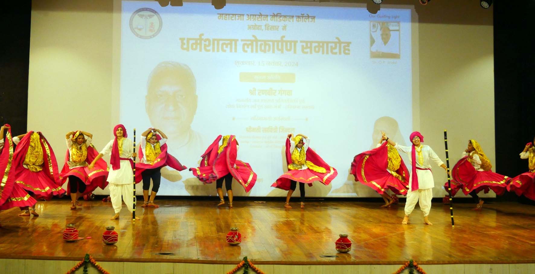 सांस्कृतिक कार्यक्रम प्रस्तुत करते विद्यार्थी सांस्कृतिक कार्यक्रम प्रस्तुत करते विद्यार्थी