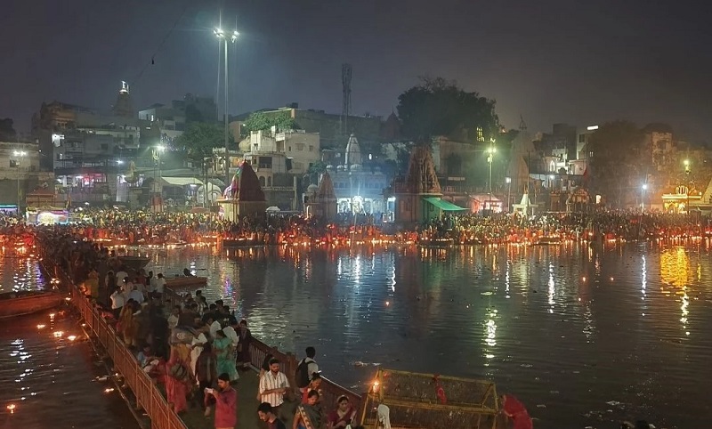 कार्तिक पूर्णिमा पर शिप्रा में हुआ दीपदान