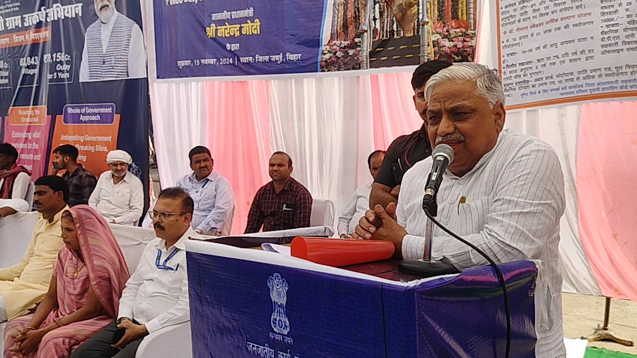 कार्यक्रम को संबोधित करते सांसद शिवमंगल सिंह तोमर कार्यक्रम को संबोधित करते सांसद शिवमंगल सिंह तोमर