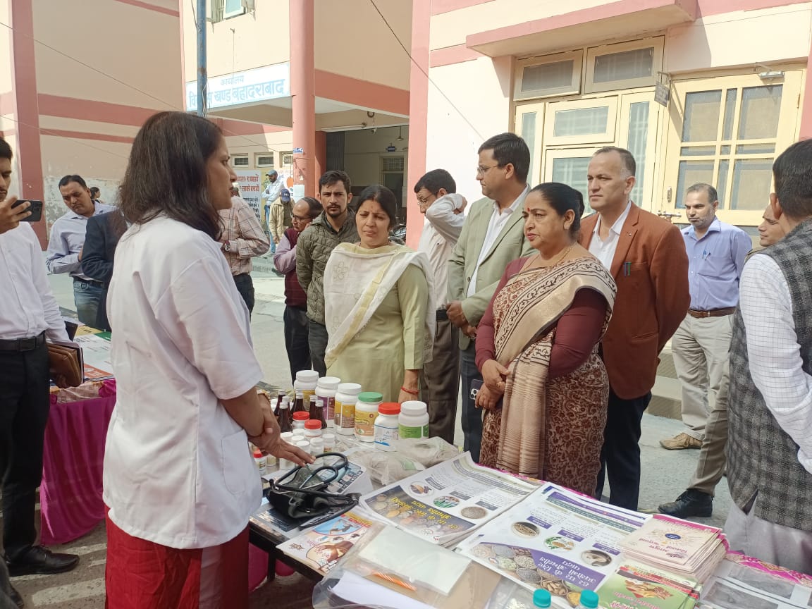 जनजातीय दिवस पर योग आयुर्वेद का विशेष स्टॉल जनजातीय दिवस पर योग आयुर्वेद का विशेष स्टॉल