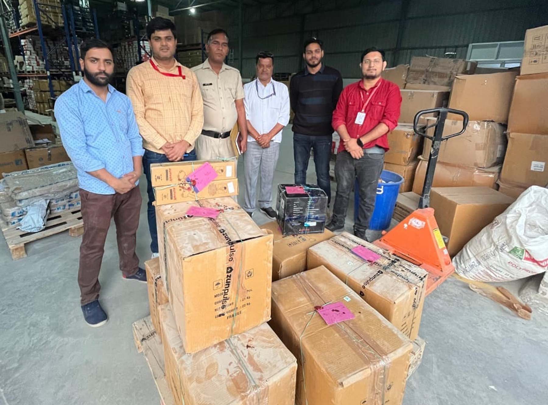 फोटो नंबर-01: गुरुग्राम में एक फर्म पर छापेमारी के दौरान बिना मानक के पकड़े गए हीटर। फोटो नंबर-01: गुरुग्राम में एक फर्म पर छापेमारी के दौरान बिना मानक के पकड़े गए हीटर।