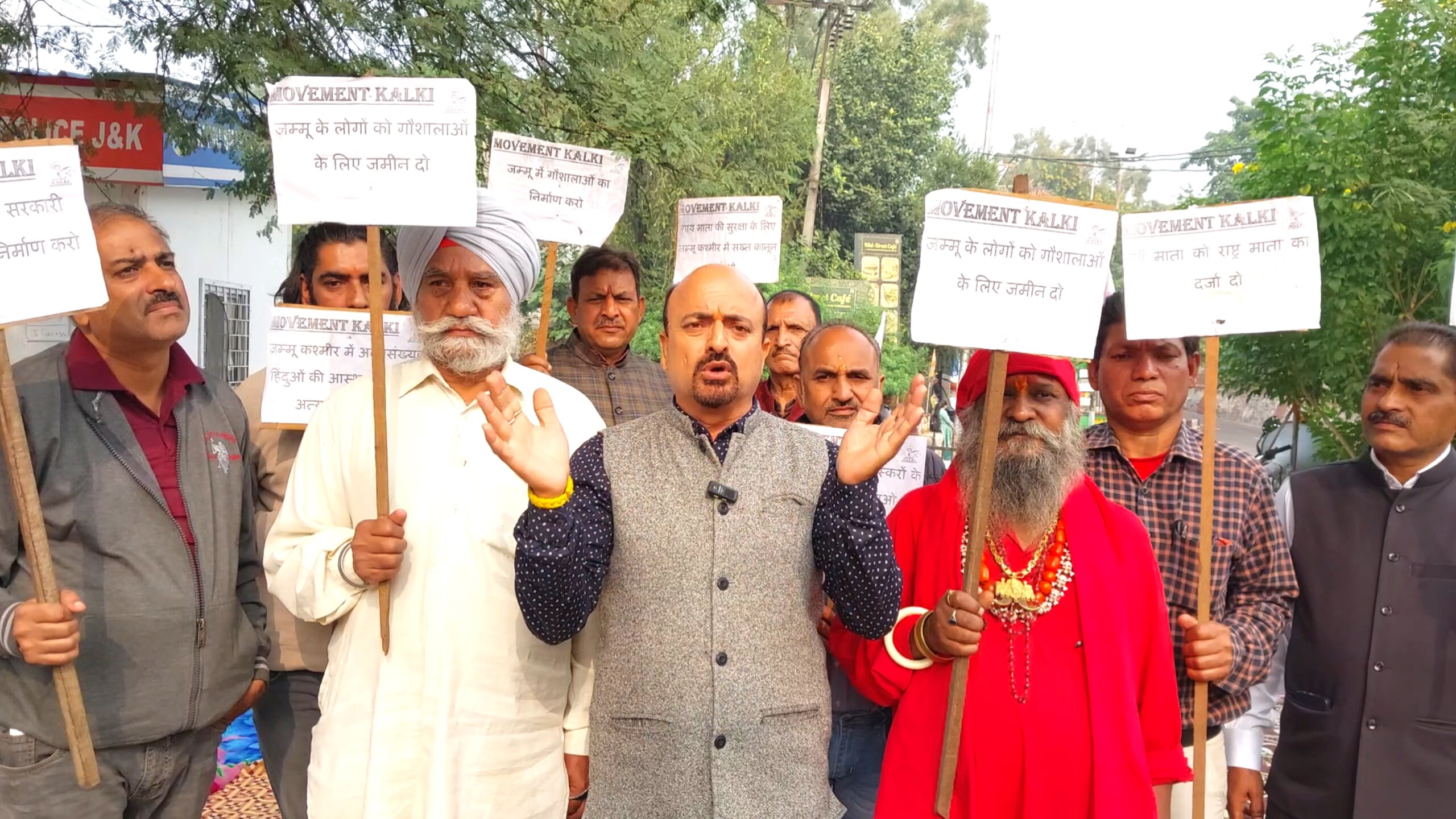 गाय माता के सम्मान और अधिकारों के लिए आंदोलन जारी, 27वें दिन में प्रवेश गाय माता के सम्मान और अधिकारों के लिए आंदोलन जारी, 27वें दिन में प्रवेश