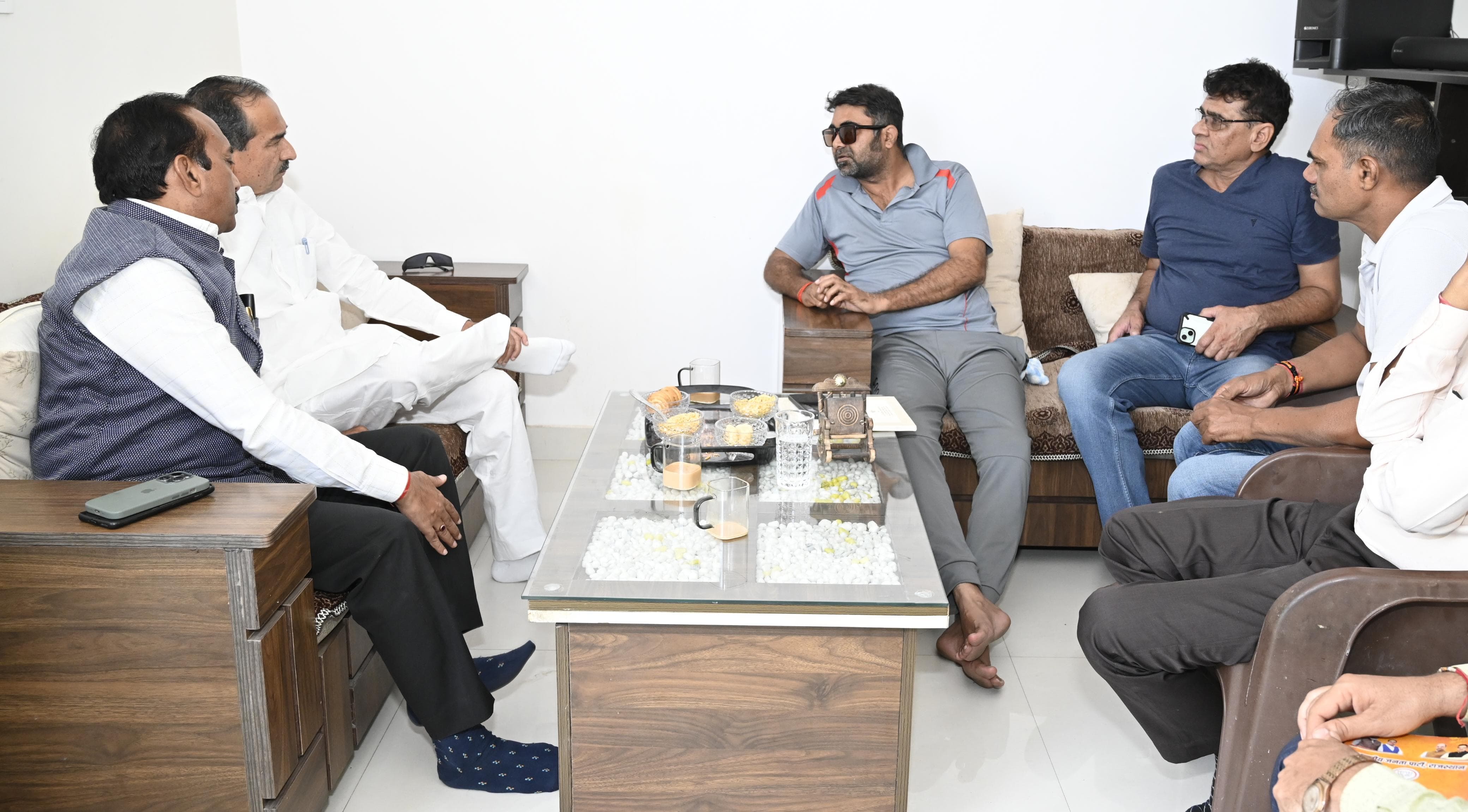 लोकतंत्र के चौथे स्तंभ मीडिया पर हमला करना निदंनीय:-मदन राठौड़ लोकतंत्र के चौथे स्तंभ मीडिया पर हमला करना निदंनीय:-मदन राठौड़