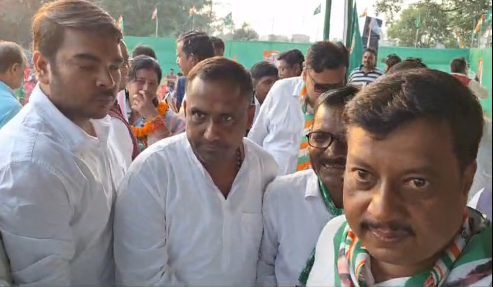 गोला पहुंचे बन्ना गुप्ता गोला पहुंचे बन्ना गुप्ता