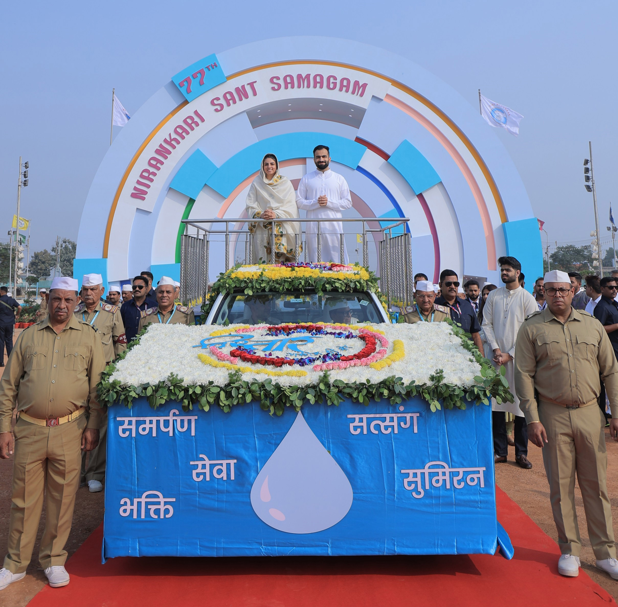 संत निरंकारी मिशन के 77वें वार्षिक संत समागम के पहले दिन दिव्य दर्शन सतगुरु के संत निरंकारी मिशन के 77वें वार्षिक संत समागम के पहले दिन दिव्य दर्शन सतगुरु के