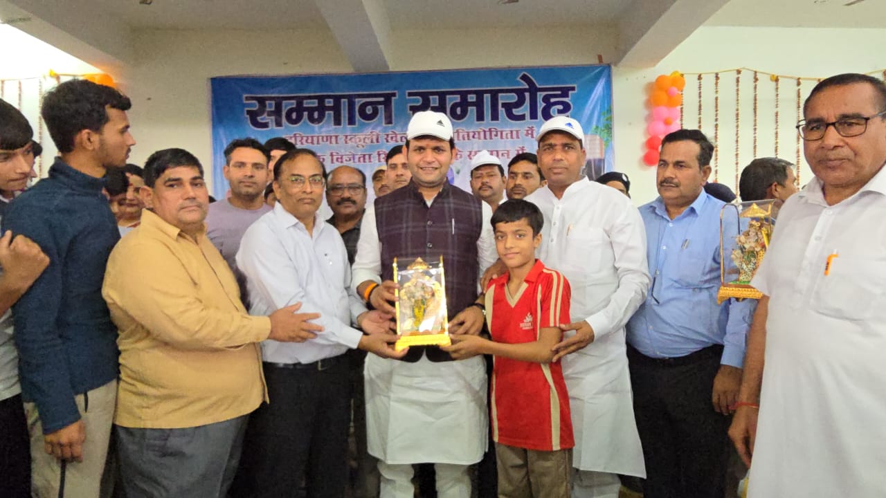खेल मंत्री गौरव गौतम ने राज्य स्तरीय और राष्ट्रीय स्तरीय विद्यालय खेल कूद प्रतियोगिताओं के विजेताओं को किया सम्मानित खेल मंत्री गौरव गौतम ने राज्य स्तरीय और राष्ट्रीय स्तरीय विद्यालय खेल कूद प्रतियोगिताओं के विजेताओं को किया सम्मानित